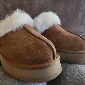 UGG Women's Disquette Slipper NEVER WORN